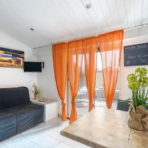 https://villa-ciuris-flat.catania-hotels.net